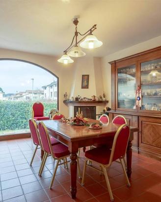 Villa di 246 m² con più di 5 locali e box auto a P