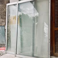 2 finestre scorrevoli in vetro e alluminio