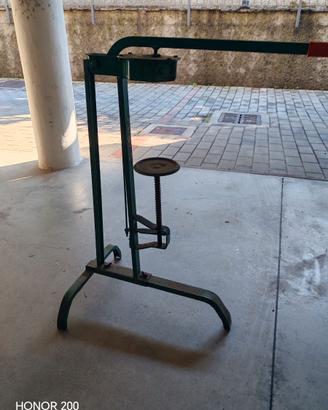 Tappatrice manuale a leva per bottiglie – Cavagnin