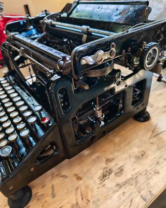 Olivetti macchina da scrivere Epoca