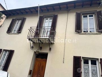 Villa di 270 m² con più di 5 locali a Pontassieve