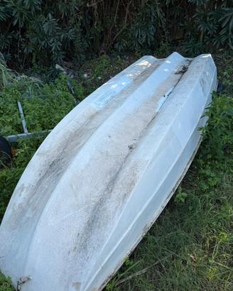 Barca in vetroresina Trimaran