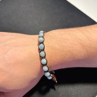 Bracciale in cordino con pietre azzurre