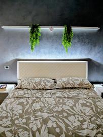 Camera da letto matrimoniale con letto conteitorr