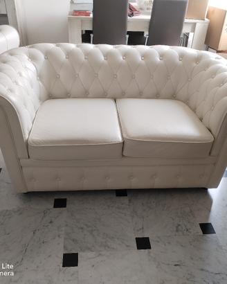 DIVANO CHESTERFIELD ECOPELLE BIANCA