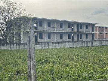 STRIANO Due piani da mq 160 più 3700 mq