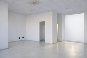 Maniago centro, 2 vetrine, magazzino, parcheggio