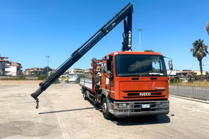 Iveco 120e18 gru e cassone fisso gru 3 sfili