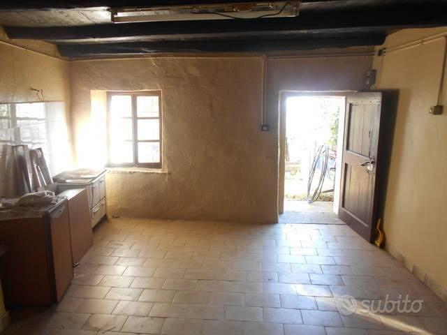 Rustico / Casale di 220 m² con 2 locali a Bagnolo - Altro