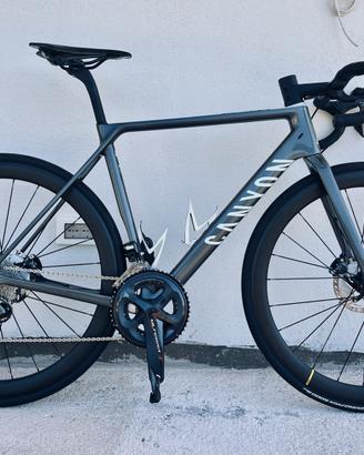 Canyon Ultimate CF SL Disc 8.0 aero Di2