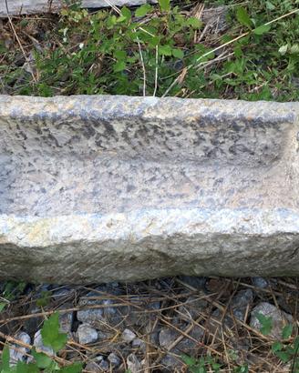 ANTICA VASCA IN PIETRA FIORIERA