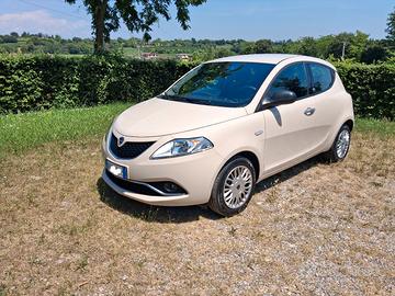 Lancia Ypsilon Ecochic GPL Avorio 5 posti neopaten