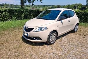 Lancia Ypsilon Ecochic GPL Avorio 5 posti neopaten