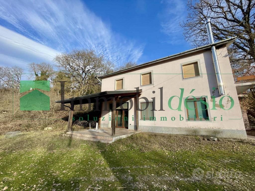 Rustico / Casale di 332 m² con più di 5 locali e b - Altro