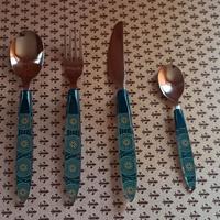 set di posate per 4 commensali 
