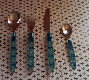 set di posate per 4 commensali 