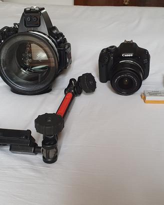 Custodia subacquea con accessori fotocamera