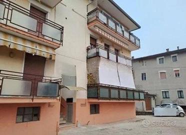 Immobile in asta di 88 m² con 4 locali e box auto 