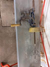 Lavabottiglie vintage epoca raro beta in metallo