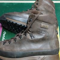 Scarponi da montagna n. 44