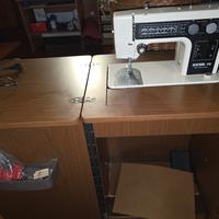 macchina da cucire con mobiletto