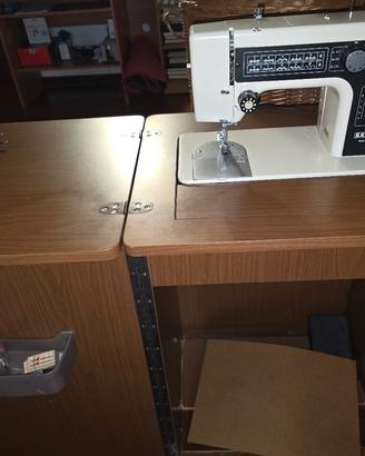 macchina da cucire con mobiletto