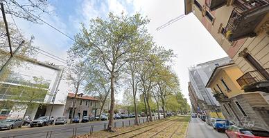 Bilocale ampio su Viale Certosa con balcone