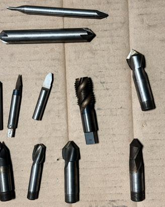 Lotto assortito di utensili tornio trapano brico