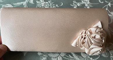 Pochette elegante in raso      -     COME NUOVA