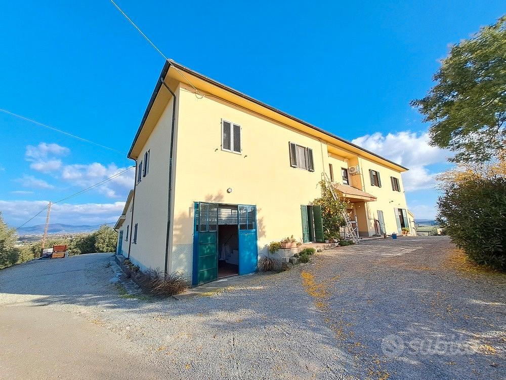 Azienda con vigneto Casale e Cantina Vinci - Vista 2