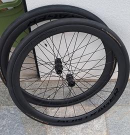 Coppia  ruote bici da corsa BONTRAGER AEOLUS 37
