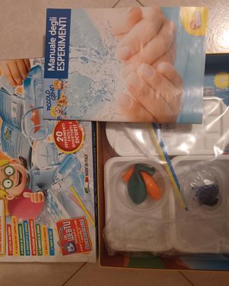 gioco esperimenti con acqua e ghiaccio 