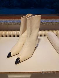 Stivaletto alto Chanel con punta lucida stile chel