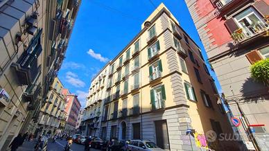 4 LOCALI A NAPOLI