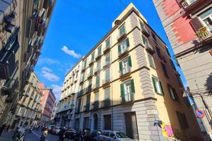 4 LOCALI A NAPOLI