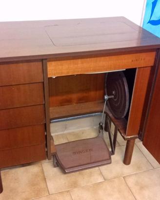 Macchina da cucire Singer 367 con mobiletto