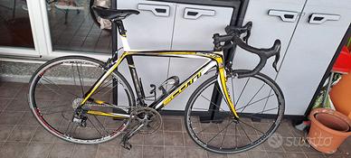 Scott Addict con aggiunta ruota posteriore,sensori