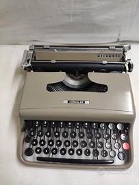 Macchina da scrivere Olivetti Lettera 22 beige 
