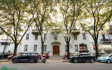 TRILOCALE IN VIA EUSTACHI - ELEGANZA D'EPOCA NEL C