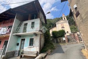 CASA SEMINDIPENDENTE A NOLE