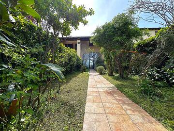 Villetta a schiera immersa nel verde - Zona Paradi