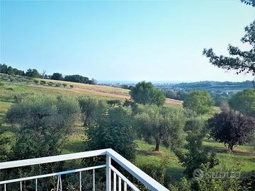 Trifamigliare con vista mare e su senigallia