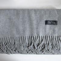 Scialle. Lana e Cashmere. Nuova Senza etichette.