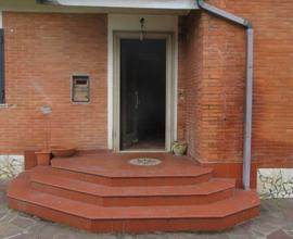 Villa indipendente con giardino e garage