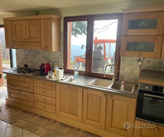 Cucina in legno massello
