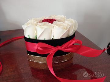 Scatola , cuore con rose profumate