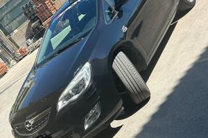 Opel  astra anno 2012