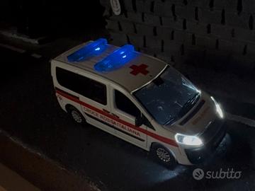 1/43 modellino ambulanza con luci e lampeggianti