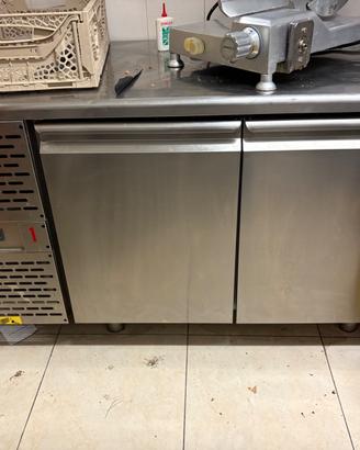 Tavolo frigo 220
