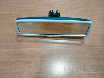 Specchietto retrovisore interno con sensori e luce